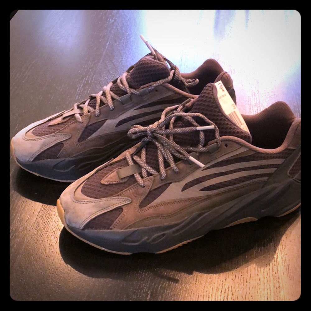 Yeezy Boost 700 V2
